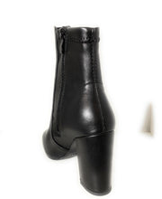 Load image into Gallery viewer, Bonnie Black Round Toe Boots, Booties
