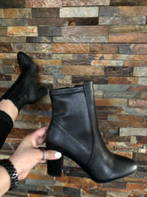 Load image into Gallery viewer, Bonnie Black Round Toe Boots, Booties
